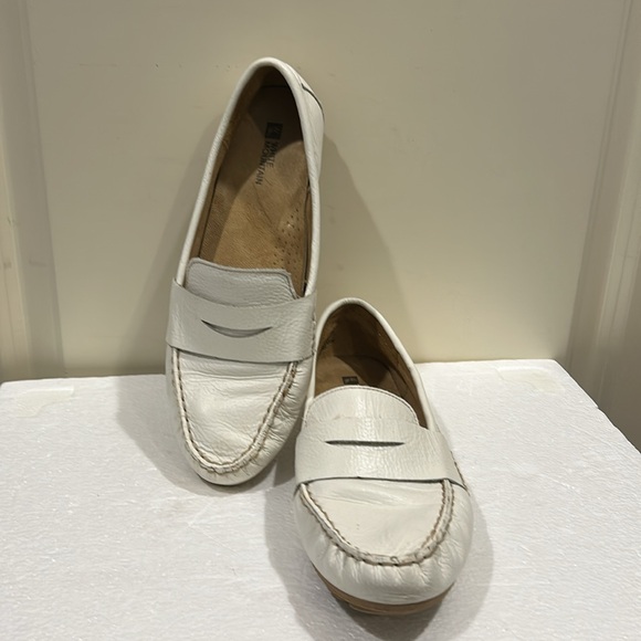 White Mountain women SlipOn Leather Skipper Loafers comfy cushion insole size 10 - Picture 8 of 13
